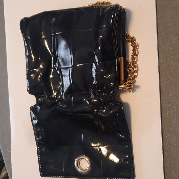 YSL Laurent patent leather crossbody. - Picture 9 of 13